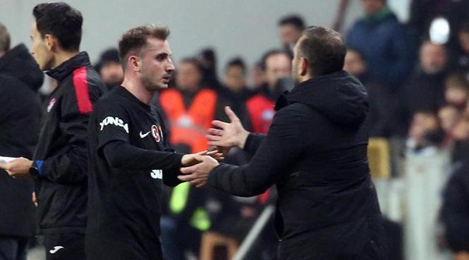 CANLI | Galatasaray'da Okan Buruk'tan Osimhen açıklaması: 'Yüzde 51 kalır olarak görüyorum' 22 CANLI | Galatasaray'da Okan Buruk'tan Osimhen açıklaması: 'Yüzde 51 kalır olarak görüyorum'- Futbol