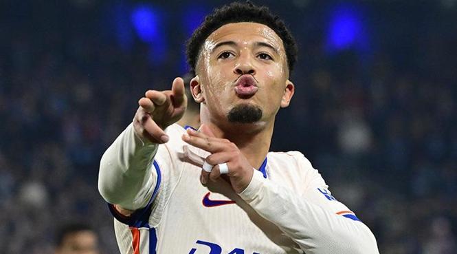 CANLI TRANSFER | Süper Lig devi transferde çıtayı çok yükseltti! Şimdi de Jadon Sancho bombası: 3 yıldızı da istiyor 16 CANLI TRANSFER | Süper Lig devi transferde çıtayı çok yükseltti! Şimdi de Jadon Sancho bombası: 3 yıldızı da istiyor- Futbol