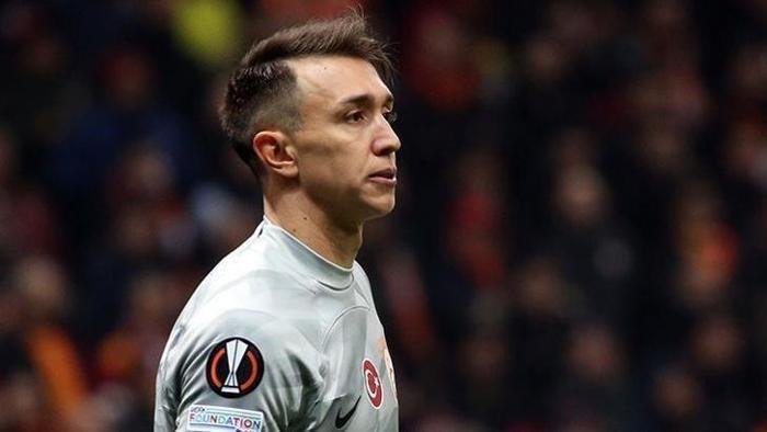 Dursun Özbek, Victor Osimhen transferini açıkladı! Galatasaray'da sıcak saatler... 24 Dursun Özbek, Victor Osimhen transferini açıkladı! Galatasaray'da sıcak saatler...- Futbol