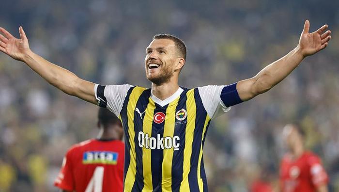 Edin Dzeko yarın imzayı atıyor! Transferde son dakika gelişmesi: İtalyanlar duyurdu 19 Edin Dzeko yarın imzayı atıyor! Transferde son dakika gelişmesi: İtalyanlar duyurdu- Futbol