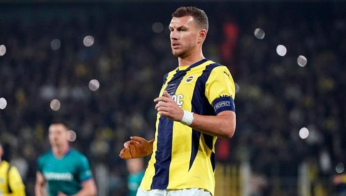 Edin Dzeko yarın imzayı atıyor! Transferde son dakika gelişmesi: İtalyanlar duyurdu 20 Edin Dzeko yarın imzayı atıyor! Transferde son dakika gelişmesi: İtalyanlar duyurdu- Futbol