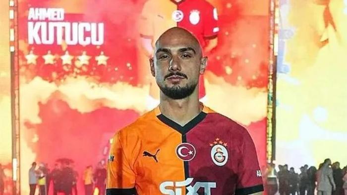 Elini çabuk tuttu! Galatasaraylı Ahmed Kutucu'dan sevgilisi Asena Atalar'a sürpriz evlilik teklifi 17 Elini çabuk tuttu! Galatasaraylı Ahmed Kutucu'dan sevgilisi Asena Atalar'a sürpriz evlilik teklifi- Diğer Haberler