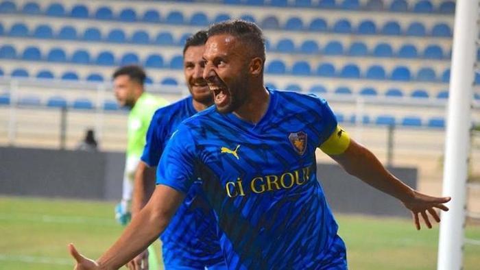 Eski Galatasaraylı futbolcu açıkladı: 'Hakan Çalhanoğlu ile konuştum, her an her şey olabilir' 17 Eski Galatasaraylı futbolcu açıkladı: 'Hakan Çalhanoğlu ile konuştum, her an her şey olabilir'- Futbol