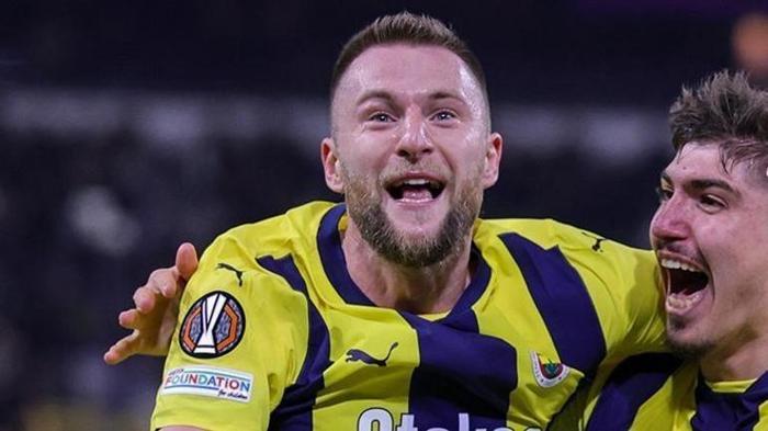 Fenerbahçe transferde 3'lü şov peşinde! Taraftarları heyecanlandıran gelişme... 27 Fenerbahçe transferde 3'lü şov peşinde! Taraftarları heyecanlandıran gelişme...- Futbol
