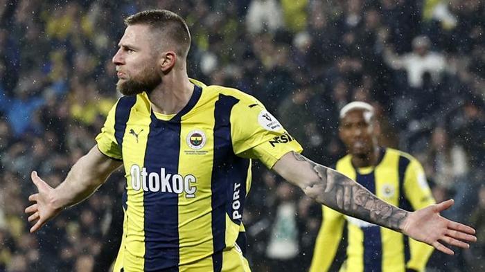 Fenerbahçe'de Jose Mourinho 77 milyon euroluk yıldızı ikna etti! Transferde 5 yıldıza yakın takip 33 Fenerbahçe'de Jose Mourinho 77 milyon euroluk yıldızı ikna etti! Transferde 5 yıldıza yakın takip- Futbol