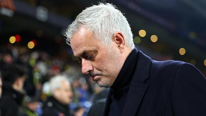 Fenerbahçe'de Jose Mourinho 77 milyon euroluk yıldızı ikna etti! Transferde 5 yıldıza yakın takip 23 Fenerbahçe'de Jose Mourinho 77 milyon euroluk yıldızı ikna etti! Transferde 5 yıldıza yakın takip- Futbol