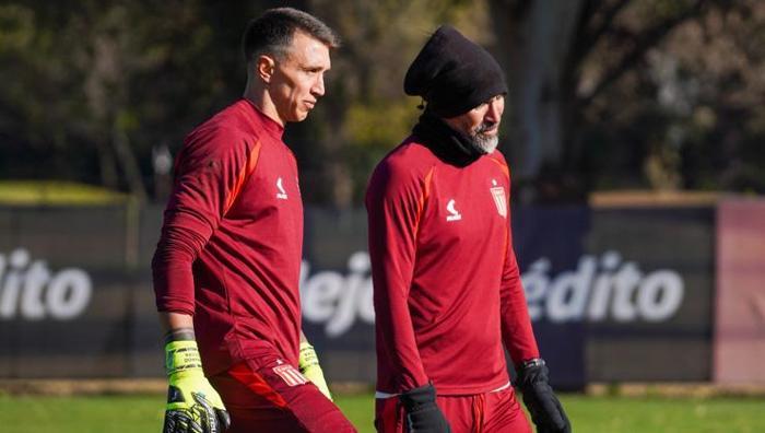Fernando Muslera Galatasaray'dan ayrılışını anlattı! Kendisini arayan ismi açıkladı: Her şey çok hızlı gelişti 23 Fernando Muslera Galatasaray'dan ayrılışını anlattı! Kendisini arayan ismi açıkladı: Her şey çok hızlı gelişti- Futbol