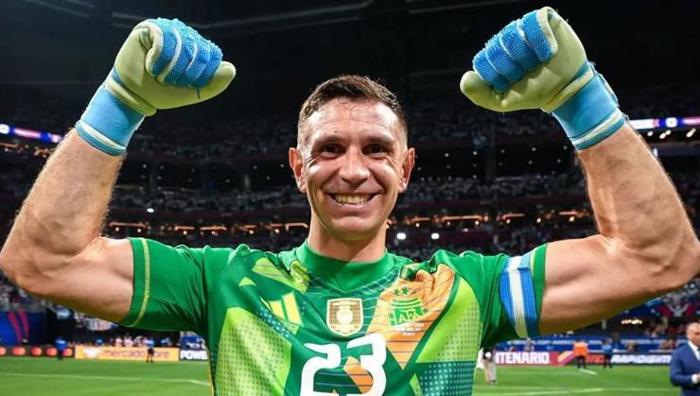 'Galatasaray transferde çıtayı çok yükseltti' Avrupa bile hayret etti: Devlerin arasına girmeye çalışıyor 26 'Galatasaray transferde çıtayı çok yükseltti' Avrupa bile hayret etti: Devlerin arasına girmeye çalışıyor- Futbol