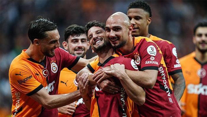Galatasaray yeni hedefini belirledi! Büyük operasyon başladı 18 Galatasaray yeni hedefini belirledi! Büyük operasyon başladı- Futbol