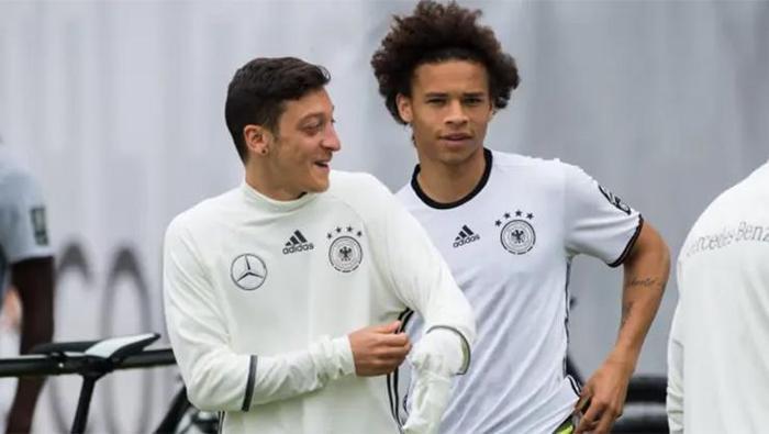 Galatasaray'a transferine önayak olduğu iddia edilmişti! Mesut Özil'den Leroy Sane açıklaması 22 Galatasaray'a transferine önayak olduğu iddia edilmişti! Mesut Özil'den Leroy Sane açıklaması- Futbol
