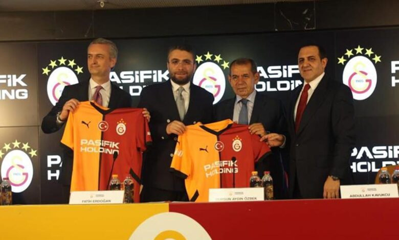 Galatasaray'da imzalar atıldı! İşte yeni göğüs sponsoru 11 Galatasaray'da imzalar atıldı! İşte yeni göğüs sponsoru- Fenerbahçe