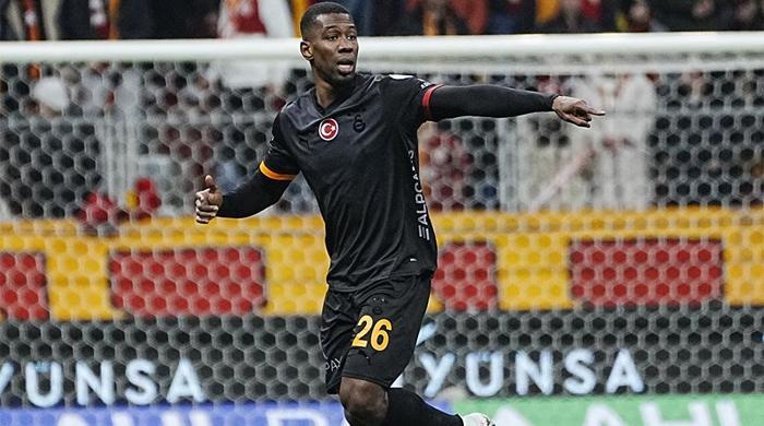 Galatasaray'da savunma hattı değişiyor! Transferde çifte aday... 20 Galatasaray'da savunma hattı değişiyor! Transferde çifte aday...- Futbol