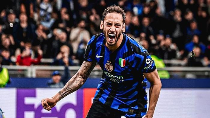 Galatasaray'dan Inter'i çıldırtan Hakan Çalhanoğlu hamlesi! İstanbul'da kritik görüşme, tüm detaylar ortaya çıktı 17 Galatasaray'dan Inter'i çıldırtan Hakan Çalhanoğlu hamlesi! İstanbul'da kritik görüşme, tüm detaylar ortaya çıktı- Futbol