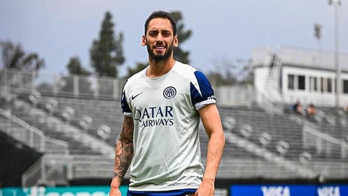 Galatasaray'dan Inter'i çıldırtan Hakan Çalhanoğlu hamlesi! İstanbul'da kritik görüşme, tüm detaylar ortaya çıktı 18 Galatasaray'dan Inter'i çıldırtan Hakan Çalhanoğlu hamlesi! İstanbul'da kritik görüşme, tüm detaylar ortaya çıktı- Futbol