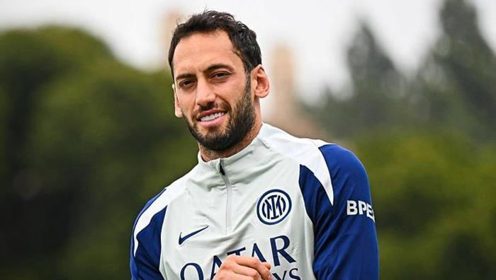 Galatasaray'dan Inter'i çıldırtan Hakan Çalhanoğlu hamlesi! İstanbul'da kritik görüşme, tüm detaylar ortaya çıktı 19 Galatasaray'dan Inter'i çıldırtan Hakan Çalhanoğlu hamlesi! İstanbul'da kritik görüşme, tüm detaylar ortaya çıktı- Futbol