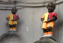 Galatasaray'ın 5 yıldızlı forması 406 yıllık Manneken Pis heykeline giydirildi- Beşiktaş