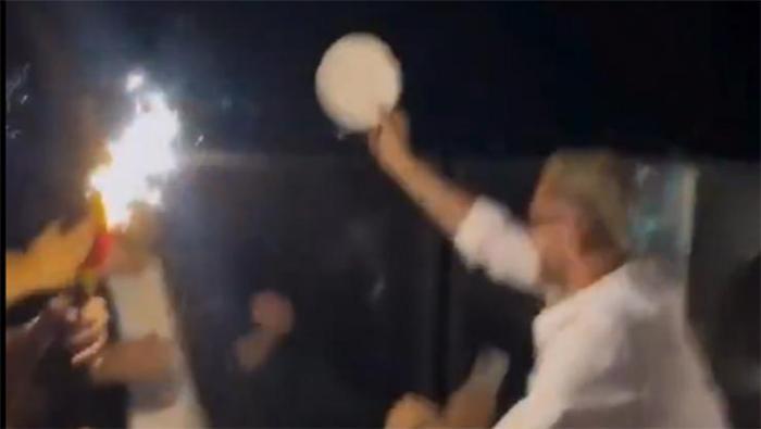 Galatasaray'ın gözdesi Barış Alper Yılmaz'ın eğlenceli anları! Arkadaşının kafasında tabak kırdı 20 Galatasaray'ın gözdesi Barış Alper Yılmaz'ın eğlenceli anları! Arkadaşının kafasında tabak kırdı- Diğer Haberler