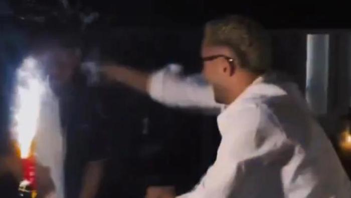 Galatasaray'ın gözdesi Barış Alper Yılmaz'ın eğlenceli anları! Arkadaşının kafasında tabak kırdı 21 Galatasaray'ın gözdesi Barış Alper Yılmaz'ın eğlenceli anları! Arkadaşının kafasında tabak kırdı- Diğer Haberler