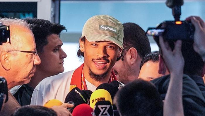 Galatasaray'ın yeni transferi Leroy Sane İstanbul'a geldi! YouTube'da ortalık yıkıldı 24 Galatasaray'ın yeni transferi Leroy Sane İstanbul'a geldi! YouTube'da ortalık yıkıldı- Futbol