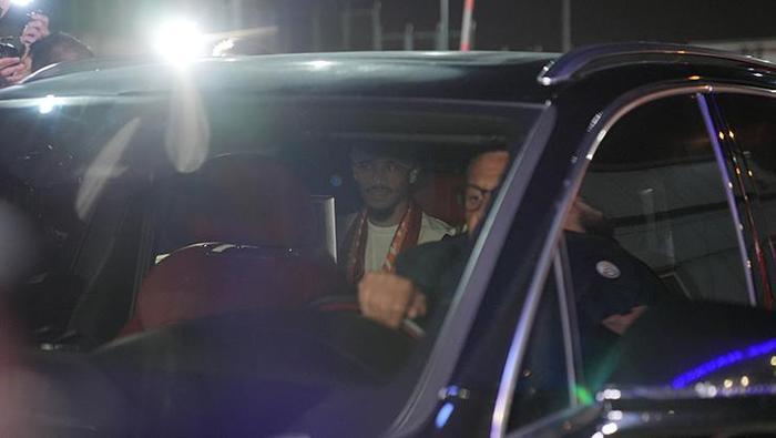 Galatasaray'ın yeni transferi Leroy Sane İstanbul'a geldi! YouTube'da ortalık yıkıldı 26 Galatasaray'ın yeni transferi Leroy Sane İstanbul'a geldi! YouTube'da ortalık yıkıldı- Futbol