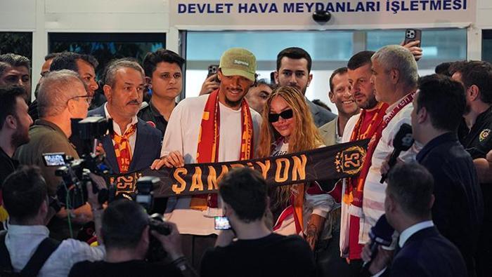 Galatasaray'ın yeni transferi Leroy Sane İstanbul'a geldi! YouTube'da ortalık yıkıldı 29 Galatasaray'ın yeni transferi Leroy Sane İstanbul'a geldi! YouTube'da ortalık yıkıldı- Futbol