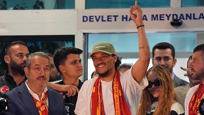 Galatasaray'ın yeni transferi Leroy Sane İstanbul'a geldi! YouTube'da ortalık yıkıldı 32 Galatasaray'ın yeni transferi Leroy Sane İstanbul'a geldi! YouTube'da ortalık yıkıldı- Futbol