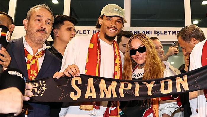 Galatasaray'ın yeni transferi Leroy Sane İstanbul'a geldi! YouTube'da ortalık yıkıldı 33 Galatasaray'ın yeni transferi Leroy Sane İstanbul'a geldi! YouTube'da ortalık yıkıldı- Futbol