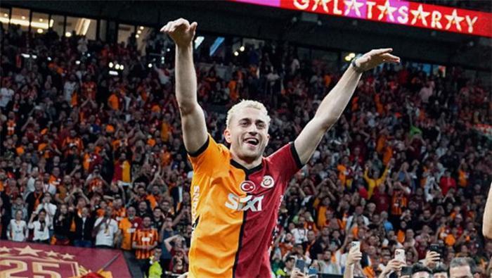 Galatasaraylı Barış Alper Yılmaz'ın çaplık gecesine eli ayağı dolandı, sevgilisini bırakıp kaçtı 16 Galatasaraylı Barış Alper Yılmaz'ın çaplık gecesine eli ayağı dolandı, sevgilisini bırakıp kaçtı- Diğer Haberler