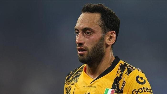 Hakan Çalhanoğlu'ndan olay Galatasaray hamlesi! Transferde bizzat kendisi devreye girdi 20 Hakan Çalhanoğlu'ndan olay Galatasaray hamlesi! Transferde bizzat kendisi devreye girdi- Futbol