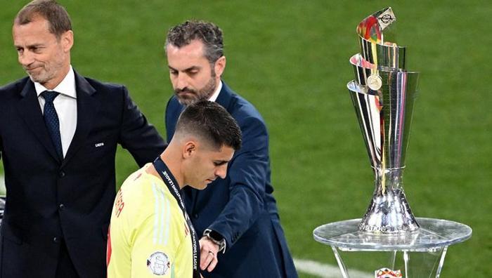 İspanya basını Morata'yı adeta taşlıyor: Penaltıyı kaçırdı, suçlu adam ilan edildi! 20 İspanya basını Morata'yı adeta taşlıyor: Penaltıyı kaçırdı, suçlu adam ilan edildi!- Futbol