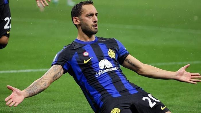 İşte Galatasaray'ın Hakan Çalhanoğlu ve Bernardo Silva planı! İmzaya hazır, gözler anlaşmada... 23 İşte Galatasaray'ın Hakan Çalhanoğlu ve Bernardo Silva planı! İmzaya hazır, gözler anlaşmada...- Futbol