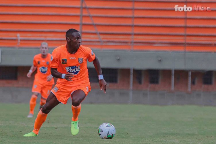 Jhon Duran kimdir, kaç yaşında ve nereli? Jhon Duran hangi takımlarda oynadı? Mevkisi ne? Jhon Duran istatistikleri...- Futbol