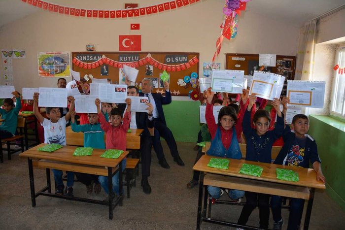 Karneler saat kaçta verilecek 2025? | Karne günü okula kaçta gidilir, karneler ne zaman dağıtılır?- Diğer Haberler