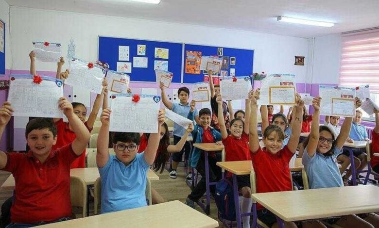 Karneler saat kaçta verilecek 2025? | Karne günü okula kaçta gidilir, karneler ne zaman dağıtılır? 13 Karneler saat kaçta verilecek 2025? | Karne günü okula kaçta gidilir, karneler ne zaman dağıtılır?- Diğer Haberler
