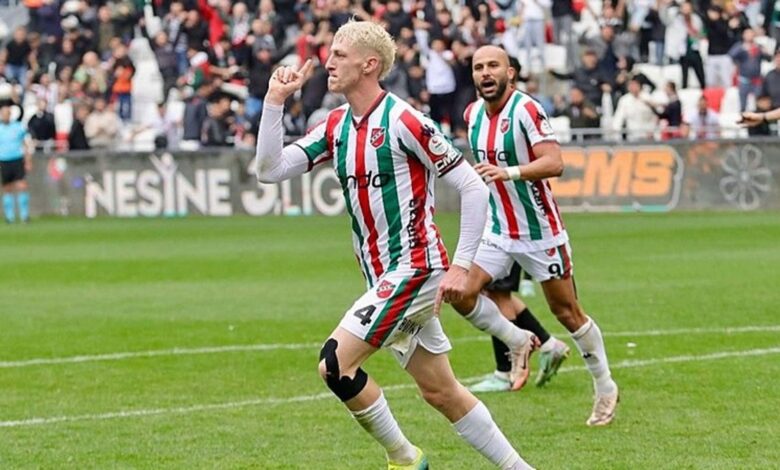 Karşıyaka’da yaprak dökümü 11 Karşıyaka’da yaprak dökümü- Futbol