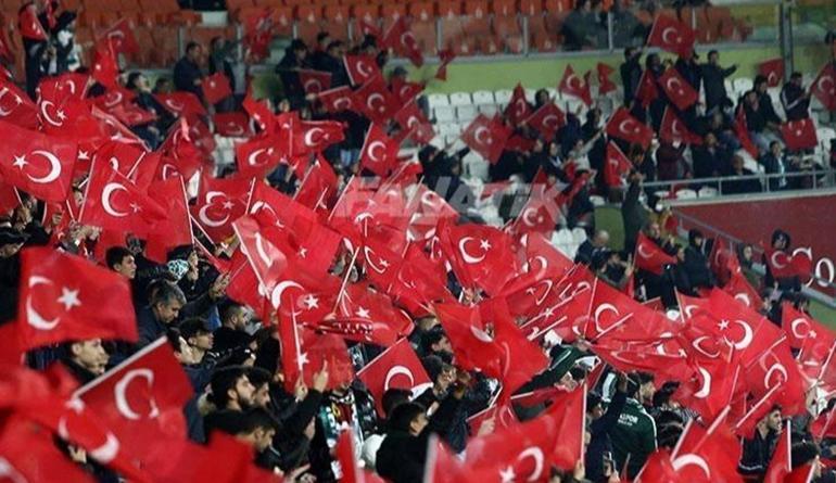 Kenan Yıldız'dan İspanya'ya gözdağı: 'Herkesi yenebiliriz!' Juventus'un genç golcüsü, EURO 2024'te unutamadığını anı açıklarken ABD kampında çarpıcı sözler söyledi...- Futbol
