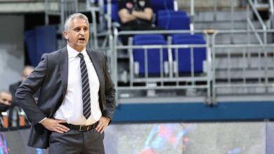 Kokoskov, Anadolu Efes'e- Futbol