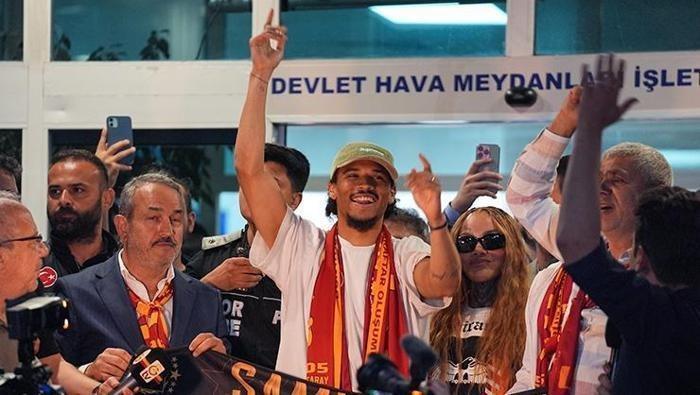 Leroy Sane'nin ardından Bernardo Silva imzaya! Galatasaray çıldırdı, Galata Kulesi'nde büyük sürpriz... 22 Leroy Sane'nin ardından Bernardo Silva imzaya! Galatasaray çıldırdı, Galata Kulesi'nde büyük sürpriz...- Futbol