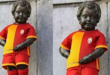 Mannaken Pis heykeli'nin yeni kostümü Galatasaray forması- Fenerbahçe