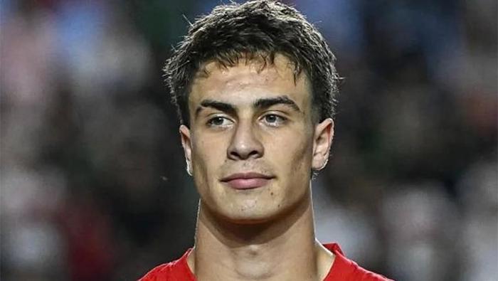 Milli futbolcu Kenan Yıldız'ın sevgilisini o detay ele verdi! Fark edince sildi ama... 19 Milli futbolcu Kenan Yıldız'ın sevgilisini o detay ele verdi! Fark edince sildi ama...- Diğer Haberler