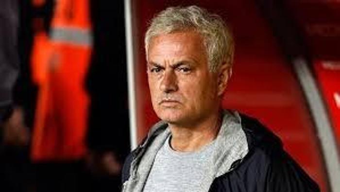 Mourinho'ya zehir zemberek sözler 'Ya egosundan kurtulmalı ya da emekliliği düşünmeli' 19 Mourinho'ya zehir zemberek sözler 'Ya egosundan kurtulmalı ya da emekliliği düşünmeli'- Futbol