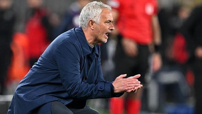 Mourinho'ya zehir zemberek sözler 'Ya egosundan kurtulmalı ya da emekliliği düşünmeli' 20 Mourinho'ya zehir zemberek sözler 'Ya egosundan kurtulmalı ya da emekliliği düşünmeli'- Futbol
