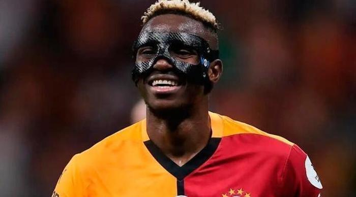 Osimhen için olay sözler 'O bir süperstar değil!' Galatasaray ve transfer hakkında sert eleştiri 29 Osimhen için olay sözler 'O bir süperstar değil!' Galatasaray ve transfer hakkında sert eleştiri- Futbol