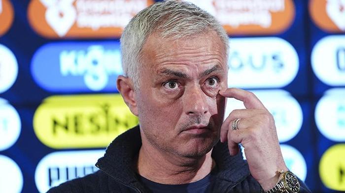 ÖZEL | Fenerbahçe'nin jokeri geri dönüyor: Jose Mourinho kararını verdi! 'Şampiyonluk yarışı beni hırslandırıyor' 20 ÖZEL | Fenerbahçe'nin jokeri geri dönüyor: Jose Mourinho kararını verdi! 'Şampiyonluk yarışı beni hırslandırıyor'- Futbol