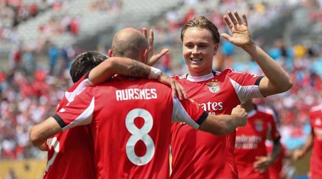 (ÖZET) Leroy Sane'nin pozisyonu maça damga vurdu! Benfica 3 puanı tek golle aldı | Benfica - Bayern Münih maç sonucu: 1-0 18 (ÖZET) Leroy Sane'nin pozisyonu maça damga vurdu! Benfica 3 puanı tek golle aldı | Benfica - Bayern Münih maç sonucu: 1-0- Futbol
