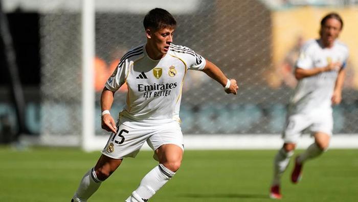 'Real Madrid'de Arda Güler'in devri başladı' İspanyollar adeta büyülendi: Açıkça gaza bastı 22 'Real Madrid'de Arda Güler'in devri başladı' İspanyollar adeta büyülendi: Açıkça gaza bastı- Futbol