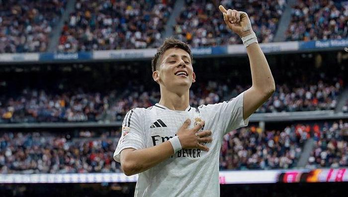 Real Madrid'de Arda Güler'in pabucu dama atıldı! İspanyol basını üçlü rekabeti açıkladı: Sertlik garanti 26 Real Madrid'de Arda Güler'in pabucu dama atıldı! İspanyol basını üçlü rekabeti açıkladı: Sertlik garanti- Futbol