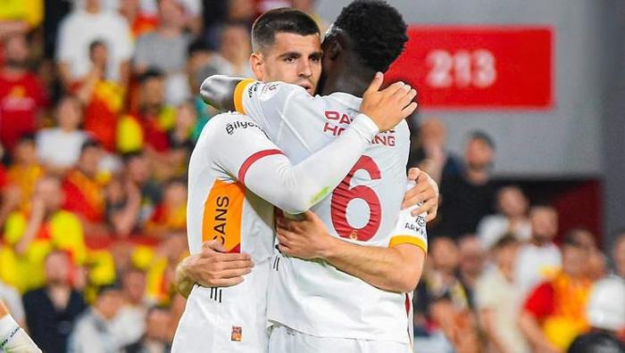 'Sakatlık numarası yapmayı düşündüm' Galatasaray'ın yıldızından olay itiraf: Taraftarlar ıslıklıyor ve aşağılıyor 21 'Sakatlık numarası yapmayı düşündüm' Galatasaray'ın yıldızından olay itiraf: Taraftarlar ıslıklıyor ve aşağılıyor- Futbol