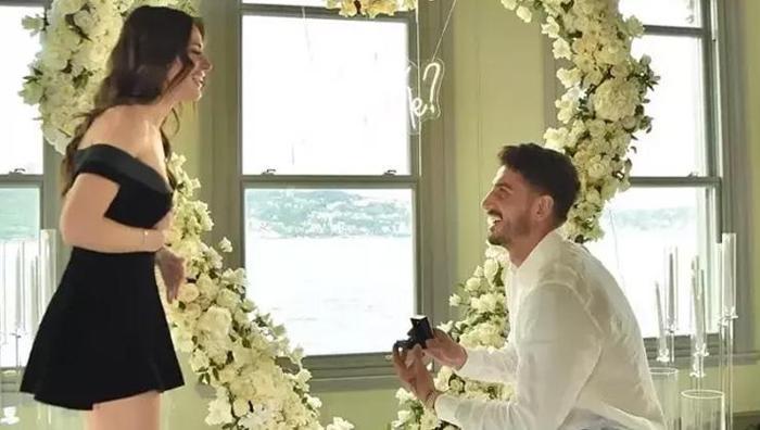 Samet Akaydin ve nişanlısı Hazal Kaya'dan romantik tatil: Sosyal medyada paylaştılar 22 Samet Akaydin ve nişanlısı Hazal Kaya'dan romantik tatil: Sosyal medyada paylaştılar- Diğer Haberler