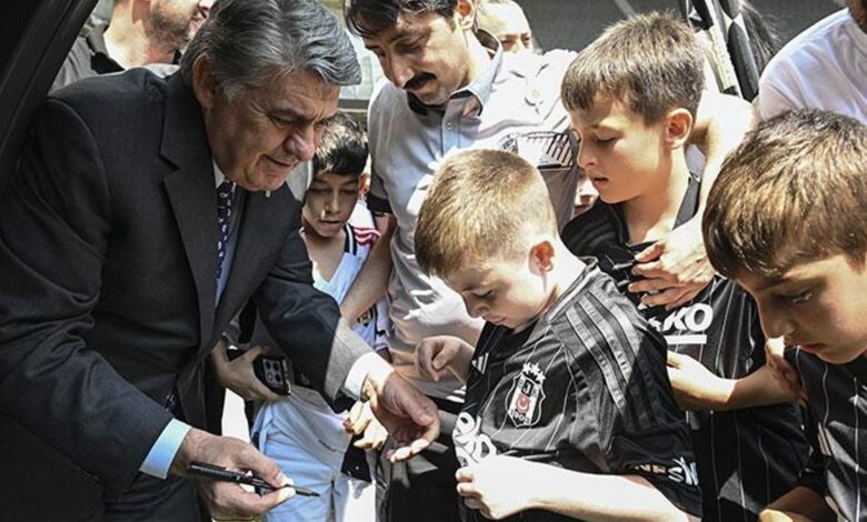 Serdal Adalı, Tüpraş Stadı'nda çocuklarla bir araya geldi 12 Serdal Adalı, Tüpraş Stadı'nda çocuklarla bir araya geldi- Futbol